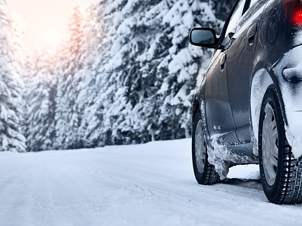Car automotive winter driving_Crop